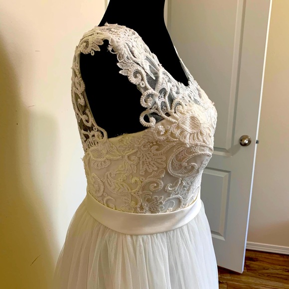 David’s Bridal Tulle Wedding Dress with Lace Illusion Neckline - Picture 7 of 14